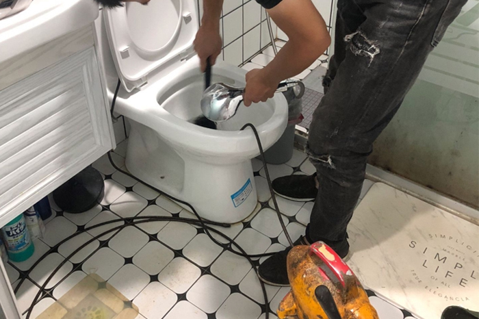 乌审马桶堵塞自己疏通还是找师傅?专业上门服务让你省时更省心
